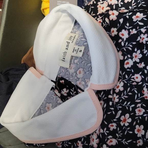 Faith and Joy Cute Floral Top Brand New - Picture 4 of 4